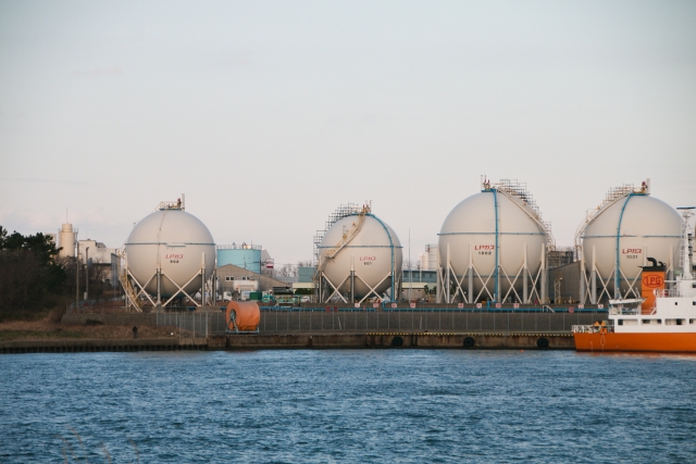 石油基地イメージ