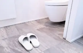 トイレ床張り替え